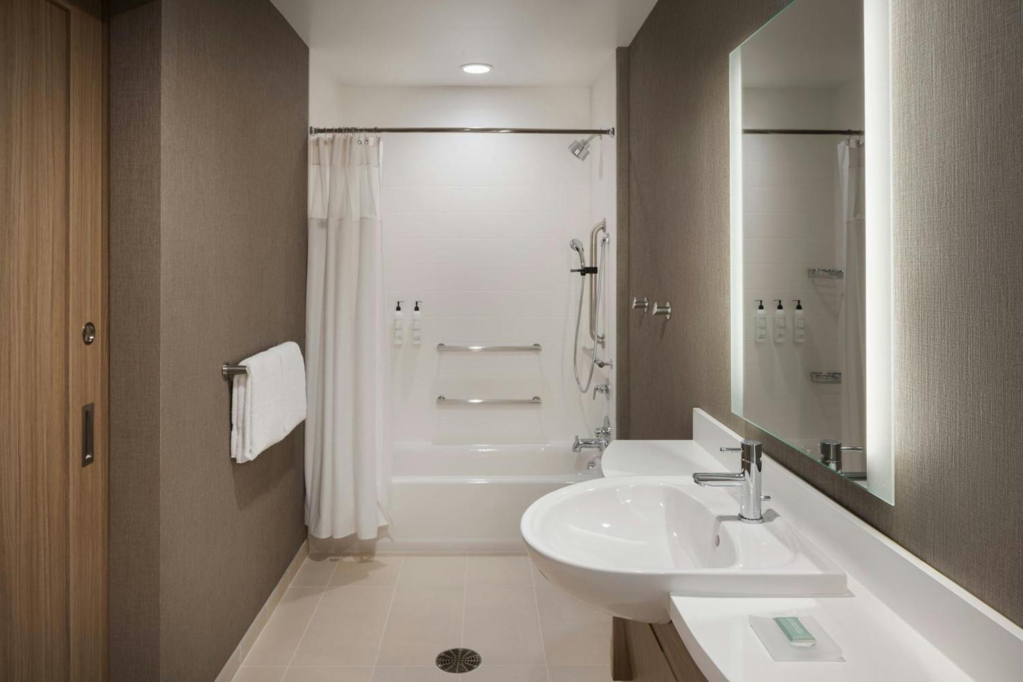 Springhill Suites By Marriott Боулинг Грийн Екстериор снимка